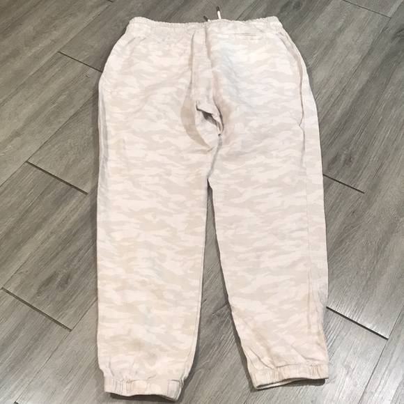 ATHLETA “Cabo Tide” Linen Jogger Camouflage Pants size 8 - Picture 12 of 12